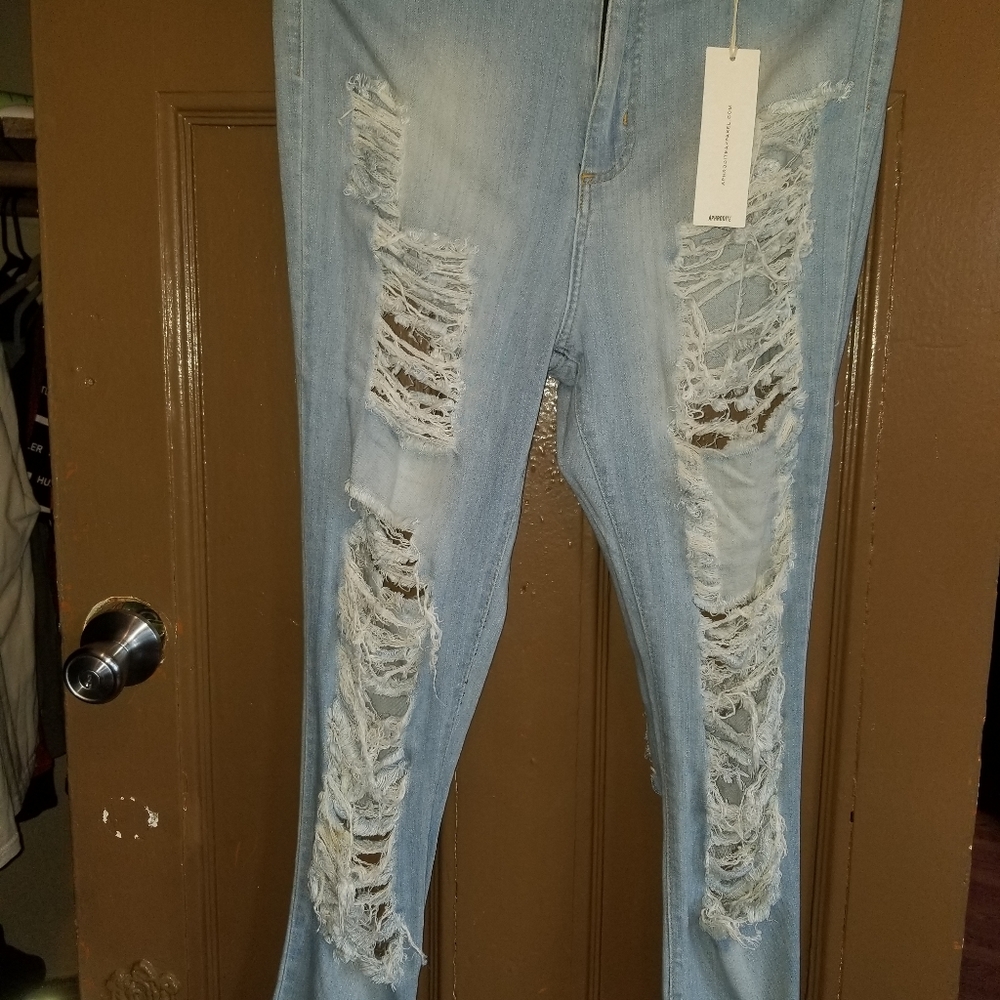 Distressed ripped Jean's stretch NWT